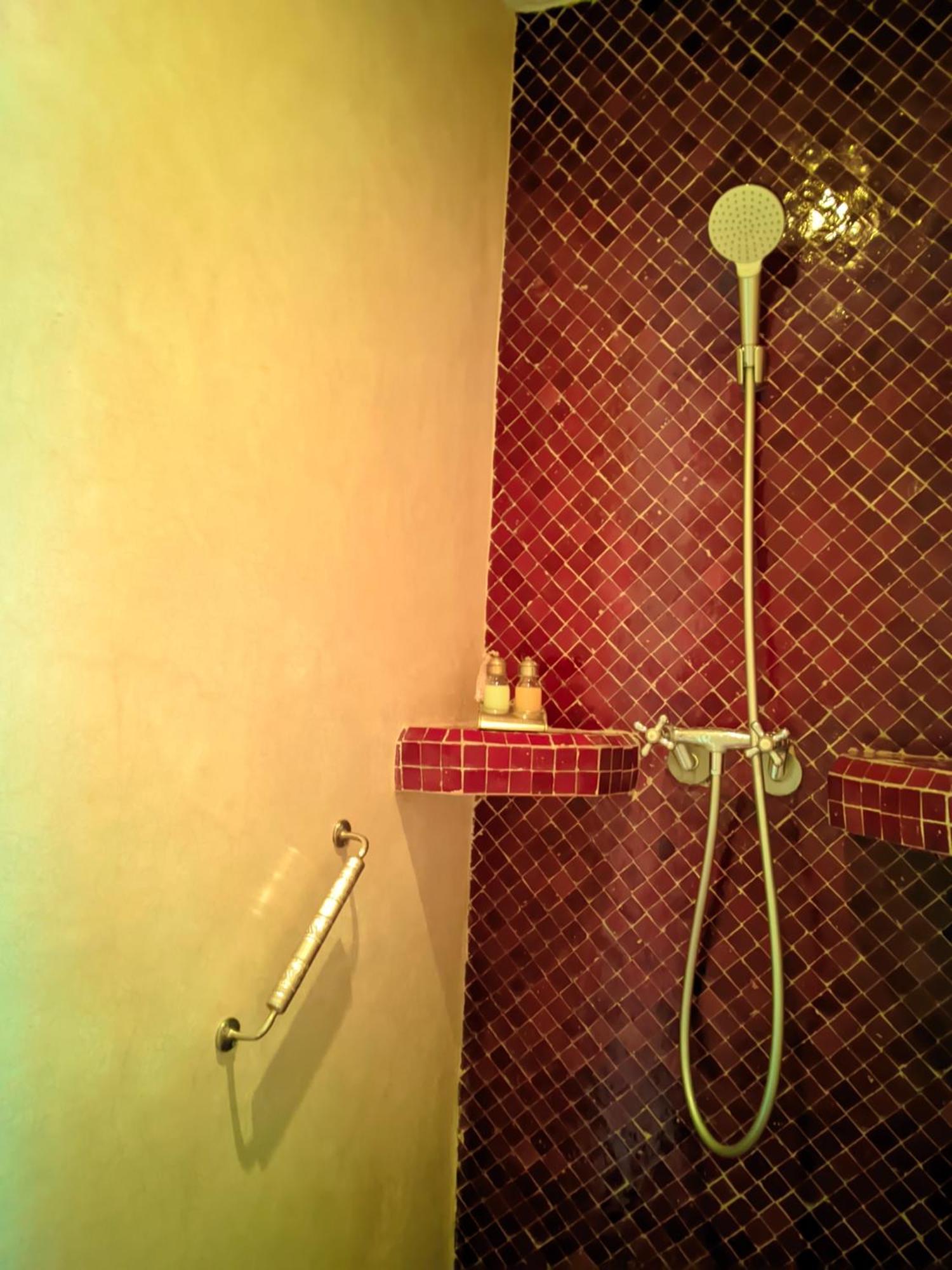 La Fontaine Bleue Otel Suvayr Dış mekan fotoğraf